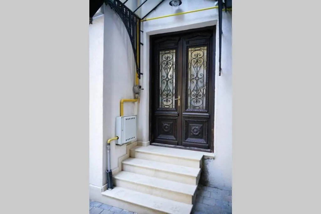 Marvellous 2 Bedrooms Attic In The Old Town Bukarest